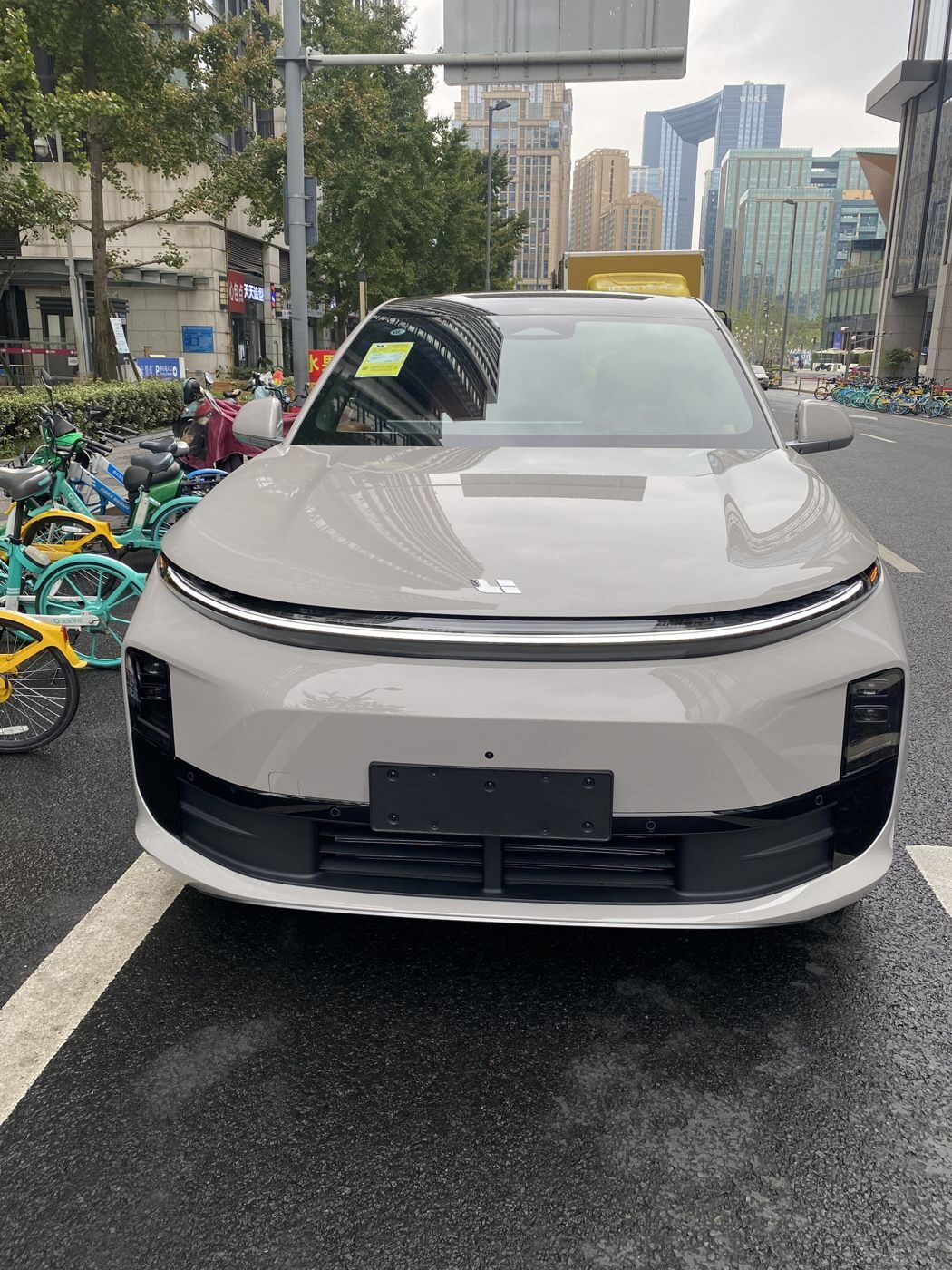 优游国际 MEGA 高压纯电 MPV